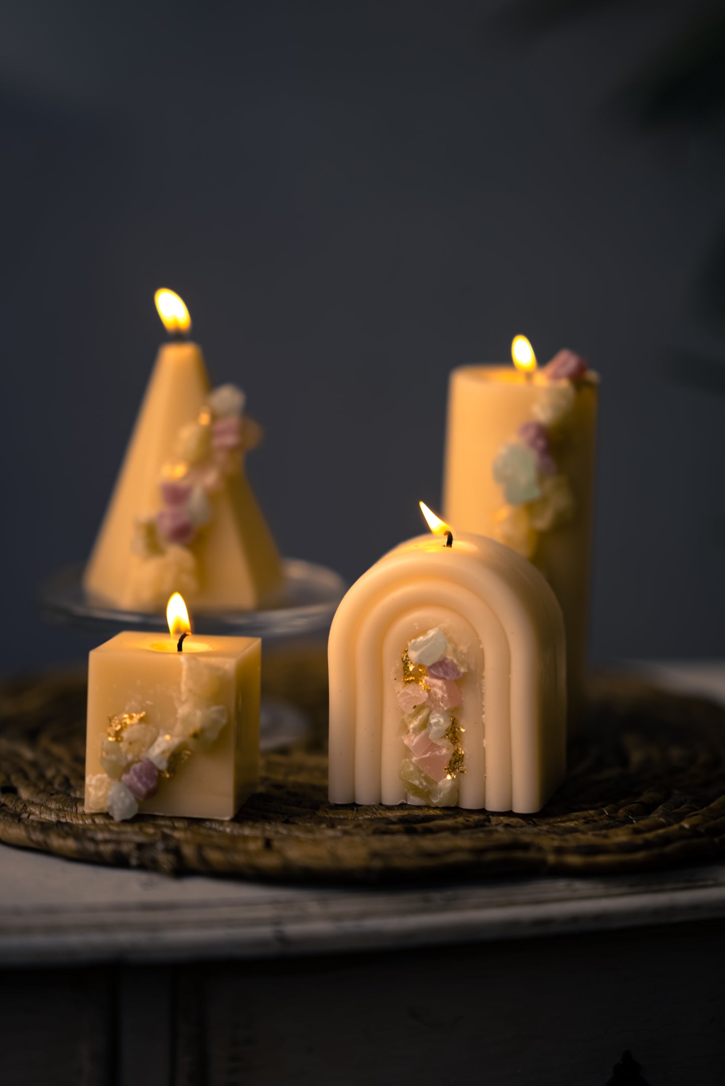 حجر الكريستال-CRYSTAL CANDLE