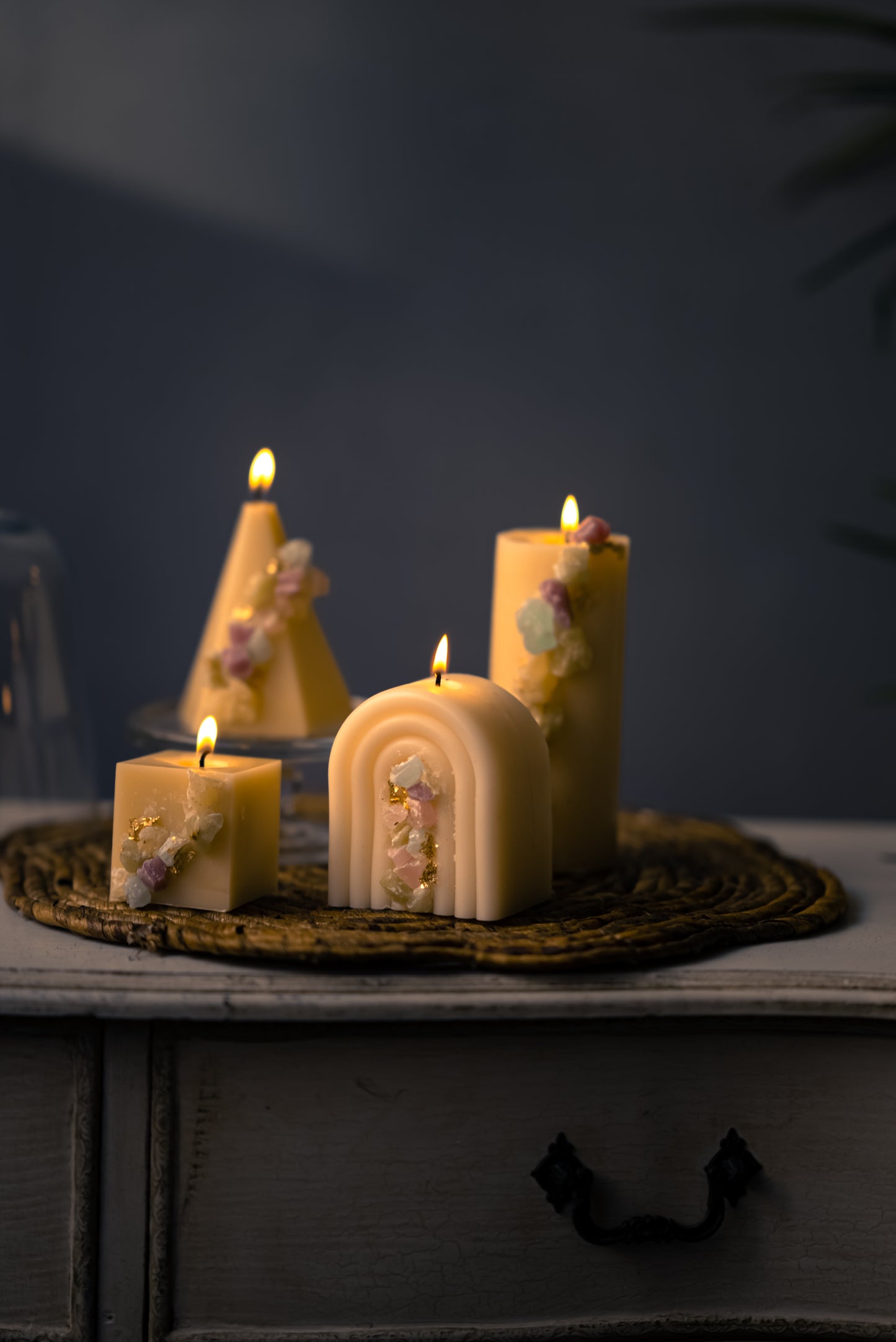 حجر الكريستال-CRYSTAL CANDLE
